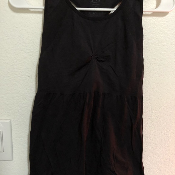 Bundle of exercise tanks - Picture 2 of 8